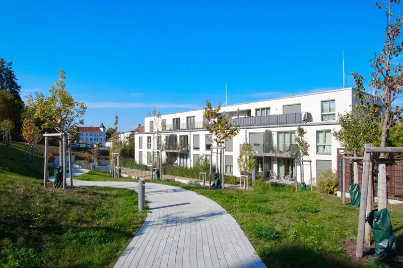 Großzügiger Erstbezug in ruhiger Lage: Moderne 2-Zimmer-Wohnung mit EBK und Balkon — photo 1